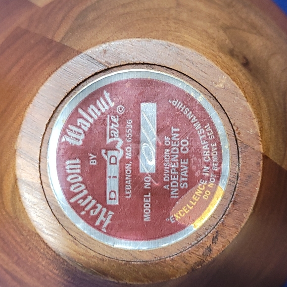 DID WARE | Heirloom Walnut Wood Bowls - Model 1011 - Picture 6 of 10